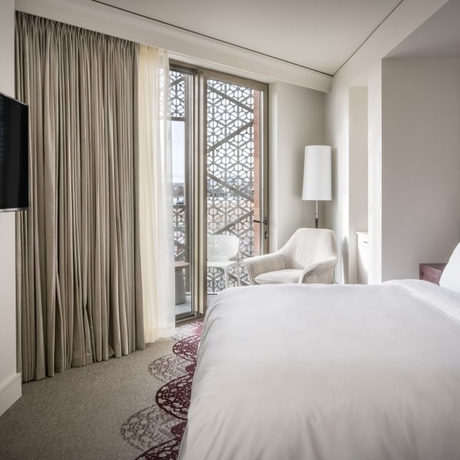 Bedroom, balcony suite