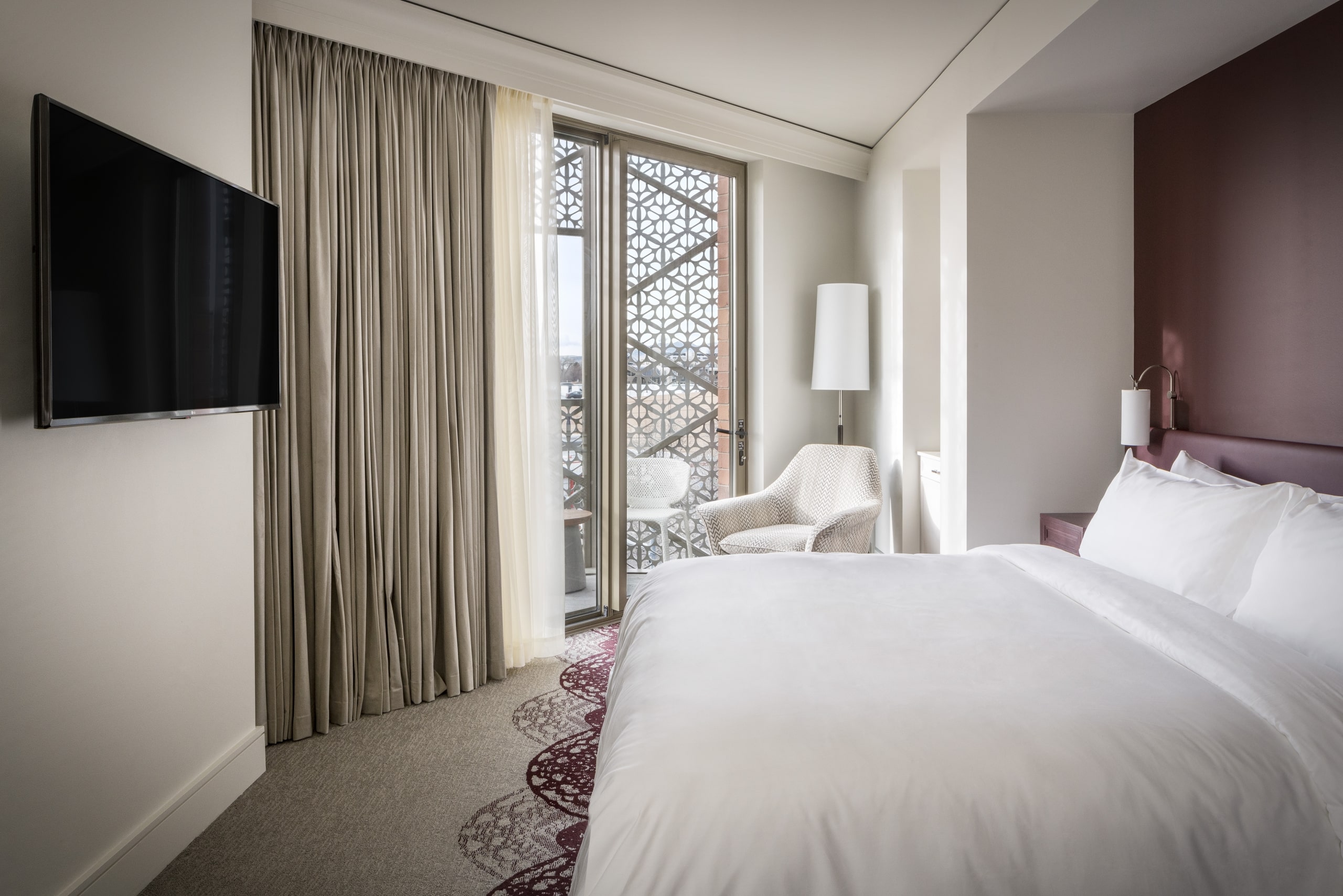 Bedroom, balcony suite