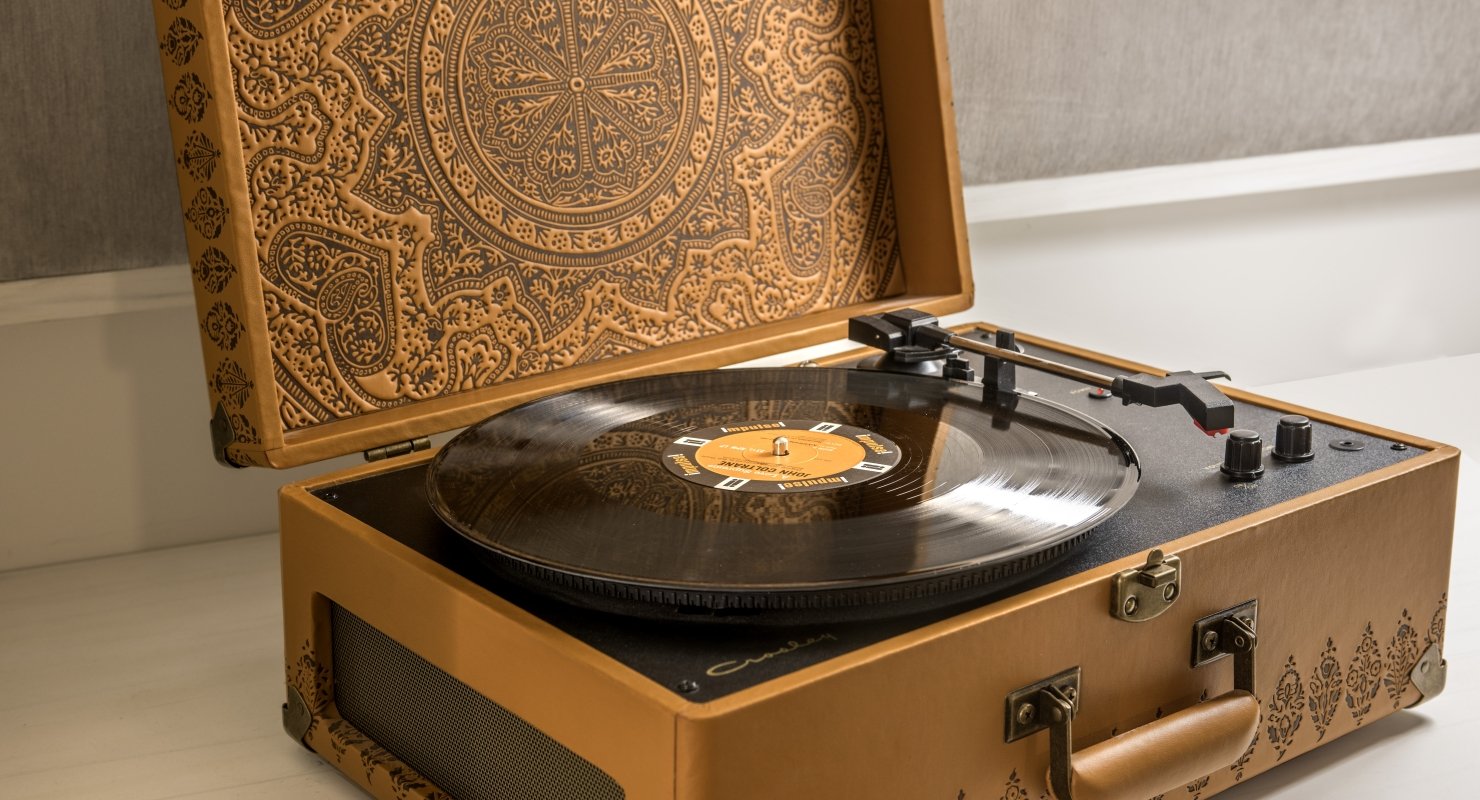 record player in hotel room