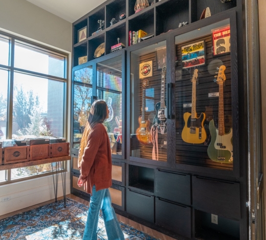 woman is looking at the guitar's collection